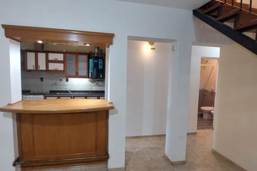 Casa 2 plantas, 3 dorm. fondo con quincho.