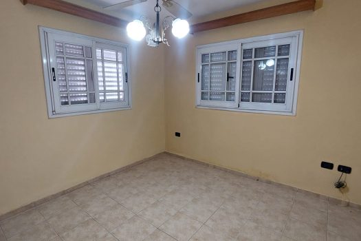Casa 2 plantas, 3 dorm. fondo con quincho.