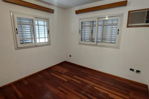 Casa 2 plantas, 3 dorm. fondo con quincho.