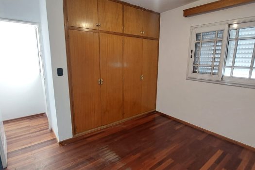 Casa 2 plantas, 3 dorm. fondo con quincho.