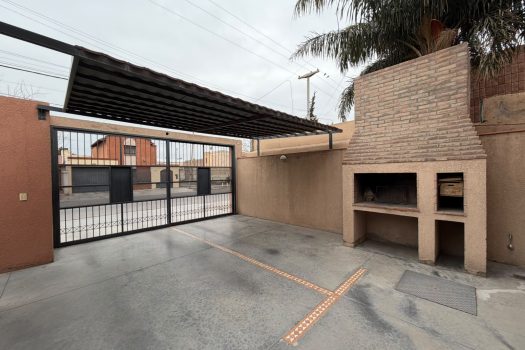 Trinidad, dpto. 2 dorm. y cochera impecable