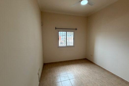 Trinidad, dpto. 2 dorm. y cochera impecable