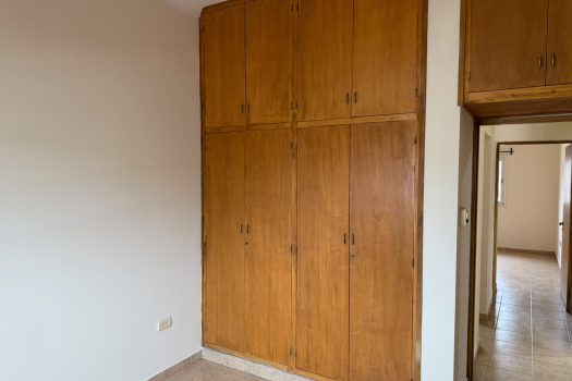 Trinidad, dpto. 2 dorm. y cochera impecable