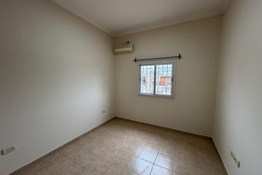 Trinidad, dpto. 2 dorm. y cochera impecable