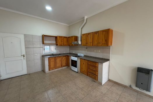 Trinidad, dpto. 2 dorm. y cochera impecable