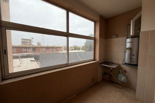 Trinidad, dpto. 2 dorm. y cochera impecable