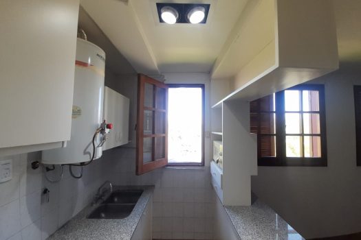 Capital, dpto 2 dorm. con cochera.
